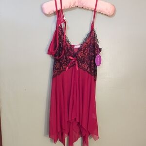 Chic Red and Black Lace Chemise